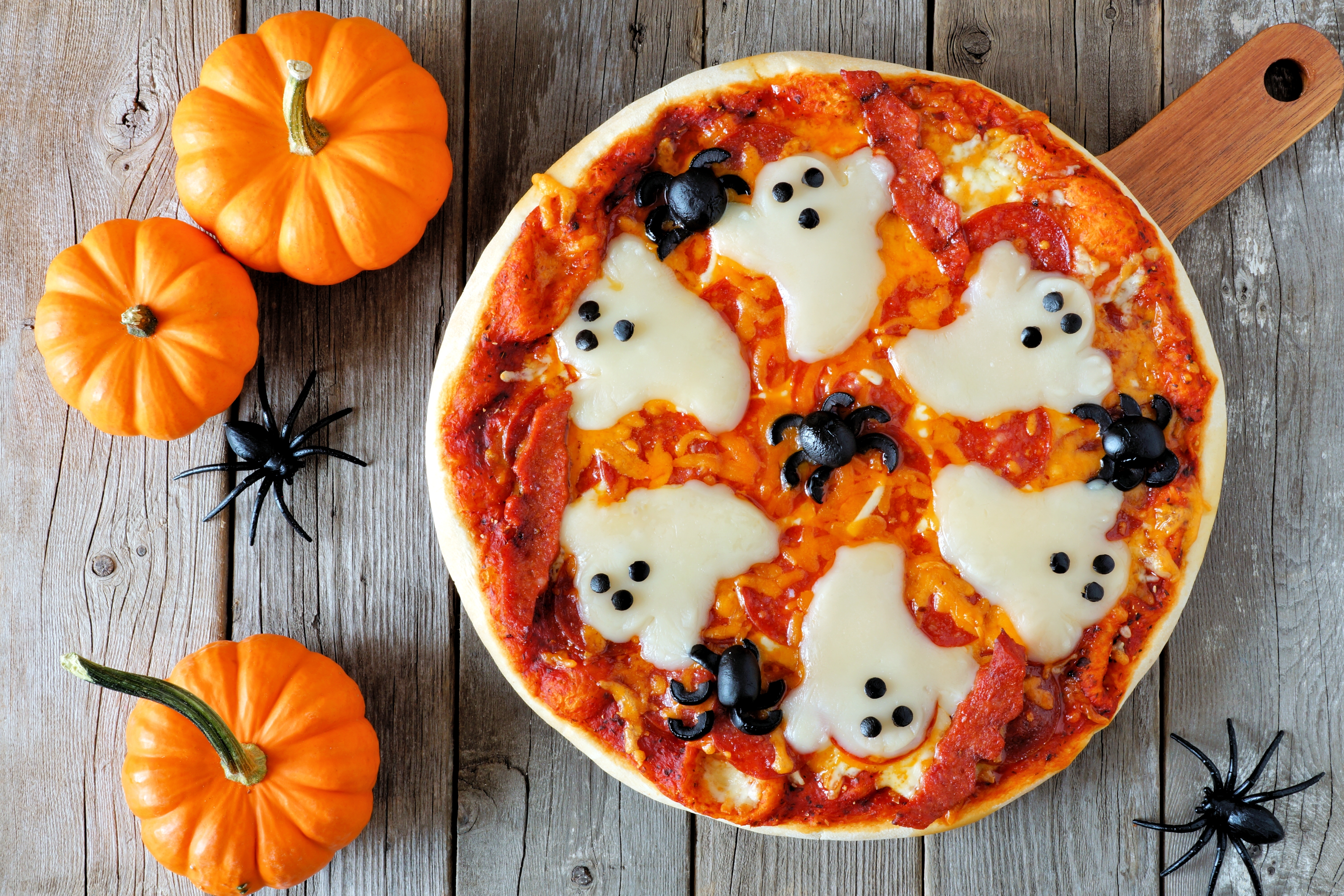 Halloween party pizza | RSPCA Assured